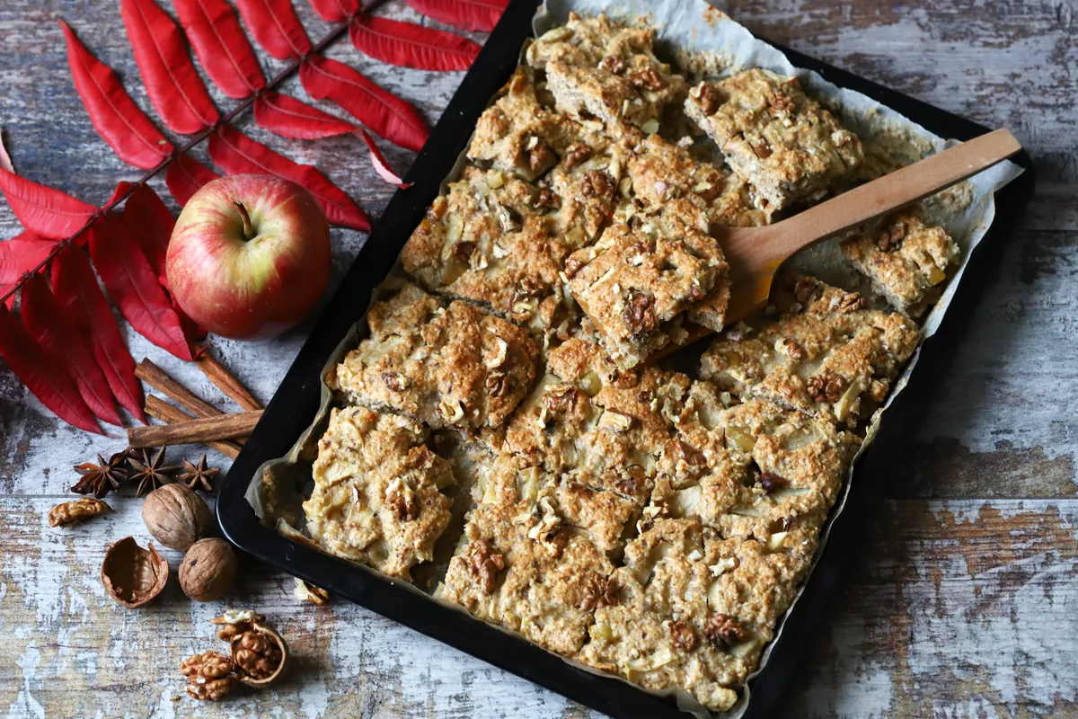 Baked Oats mit Apfel und Walnüssen