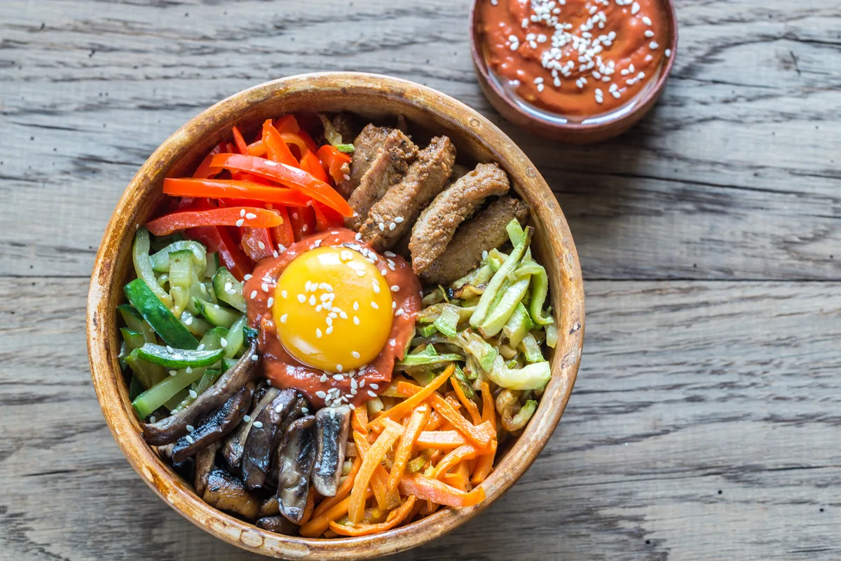 Bibimbap mit Rind und Spiegelei