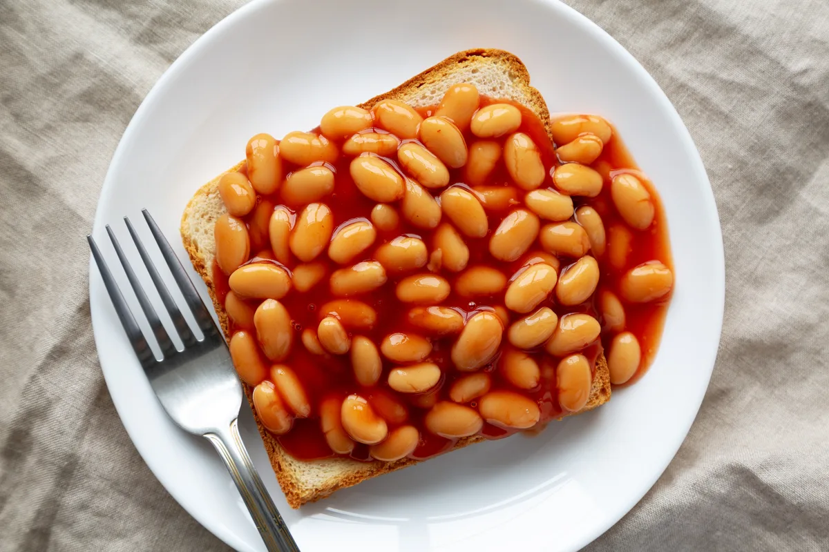 Bohnen auf Toast