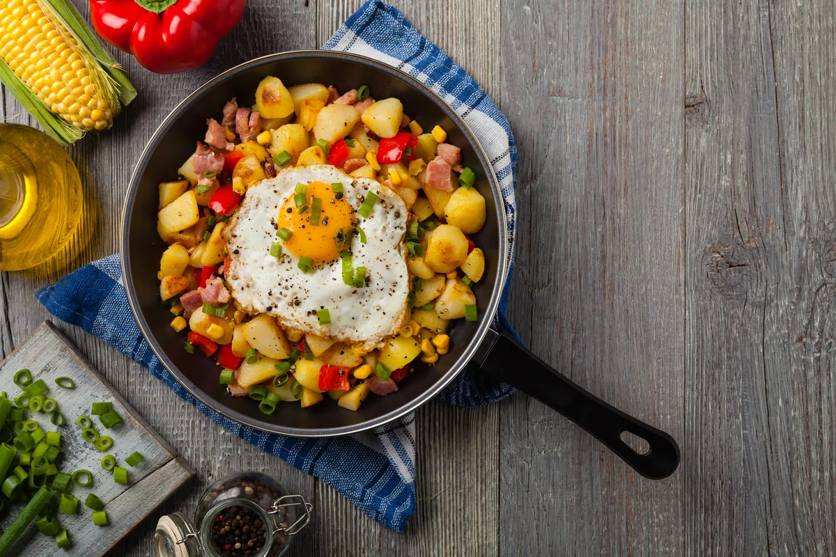 Bratkartoffeln mit Paprika und Spiegelei