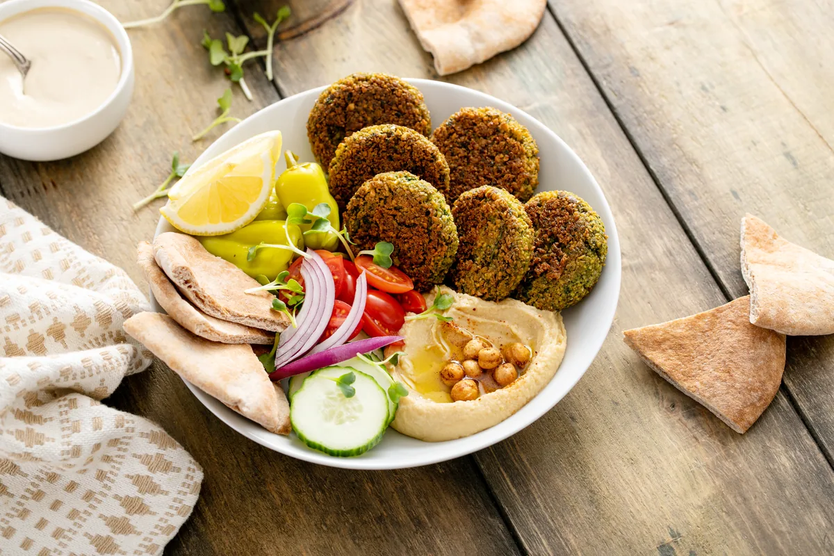 Falafel mit Pita und Hummus