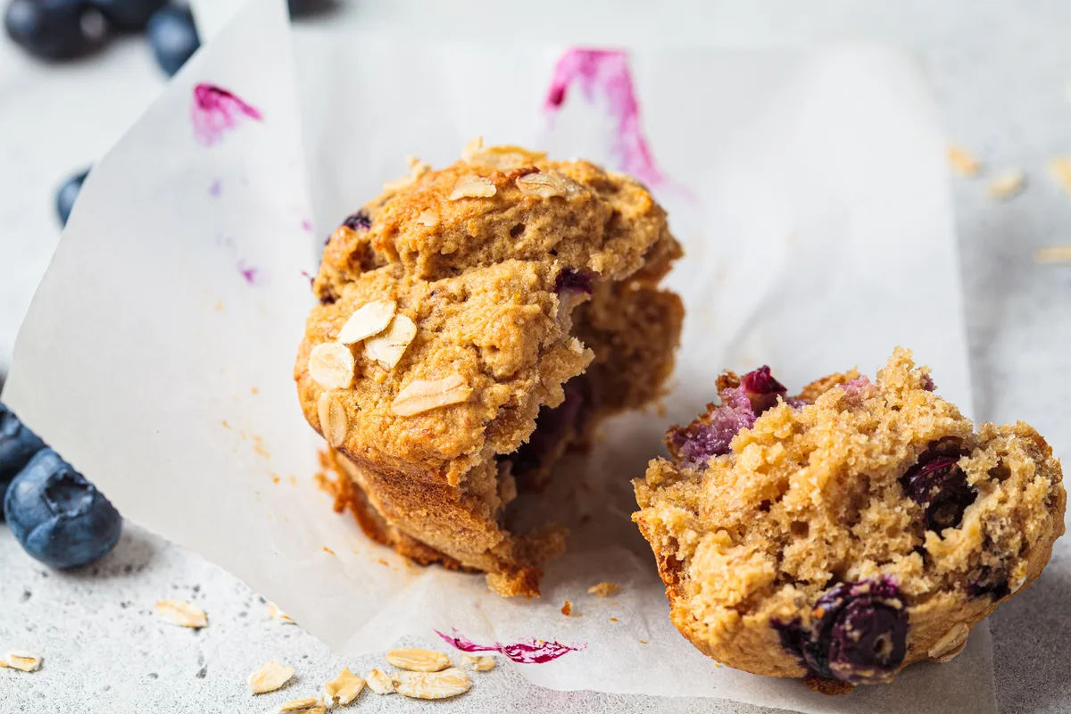 Hafer-Bananen-Muffins mit Blaubeeren