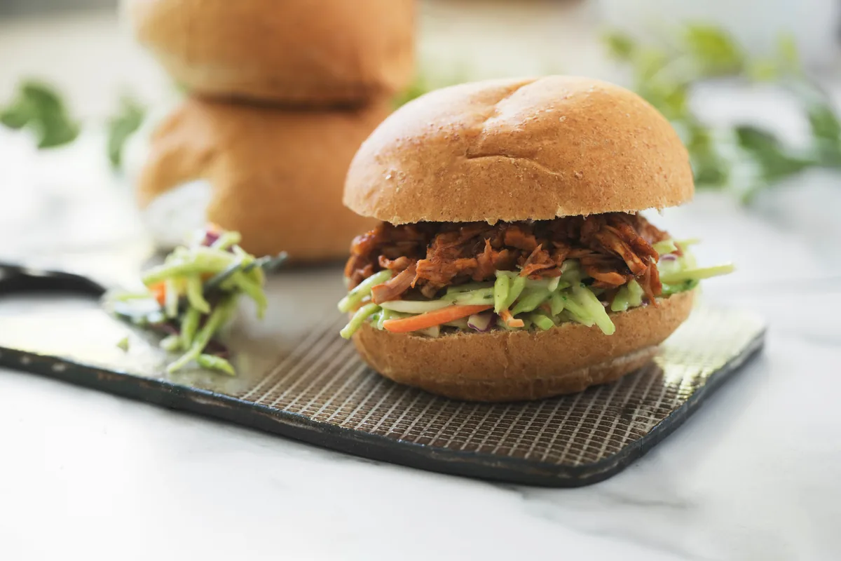 Pulled-Jackfruit-Burger