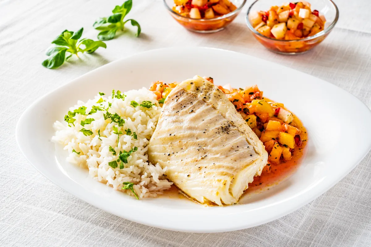 Kabeljau mit Reis und Mango-Salsa
