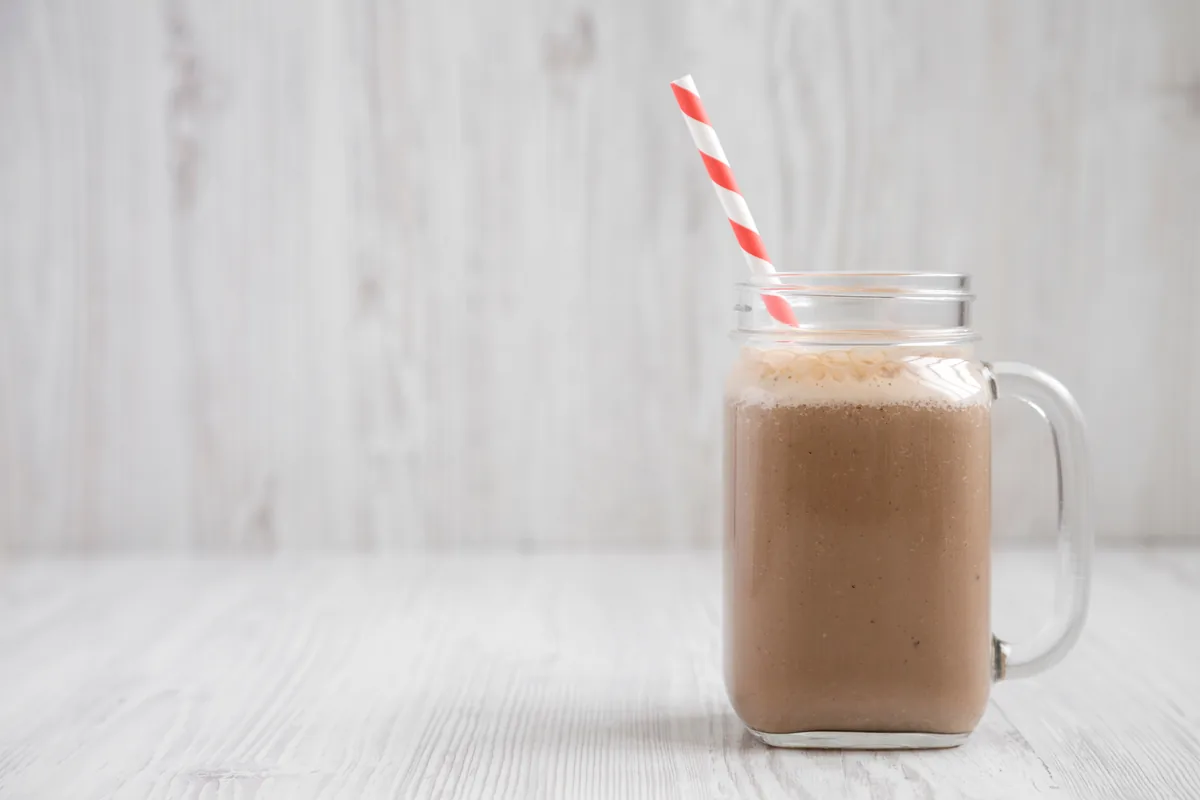 Kaffee-Hafer-Smoothie mit Banane