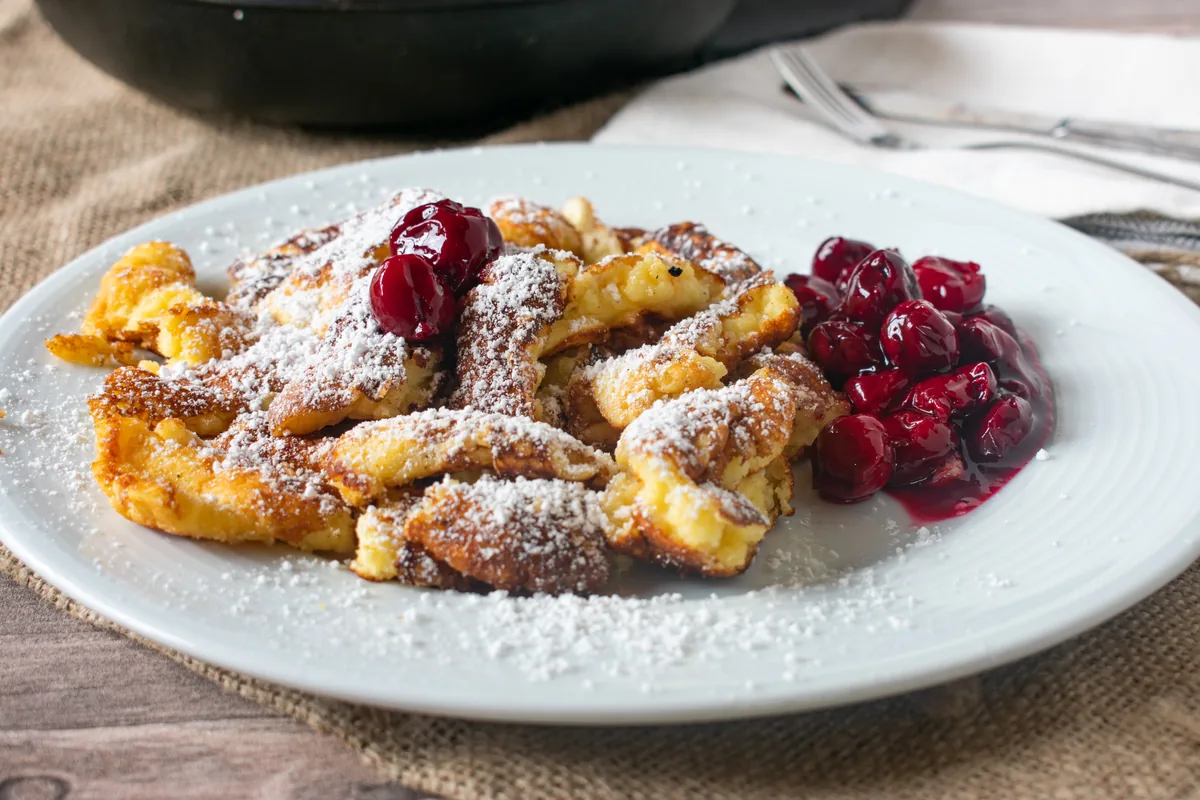 Kaiserschmarrn mit Kirschkompott
