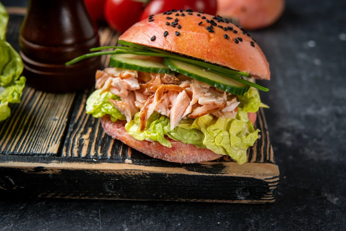 Lachs-Burger mit Dill-Joghurt