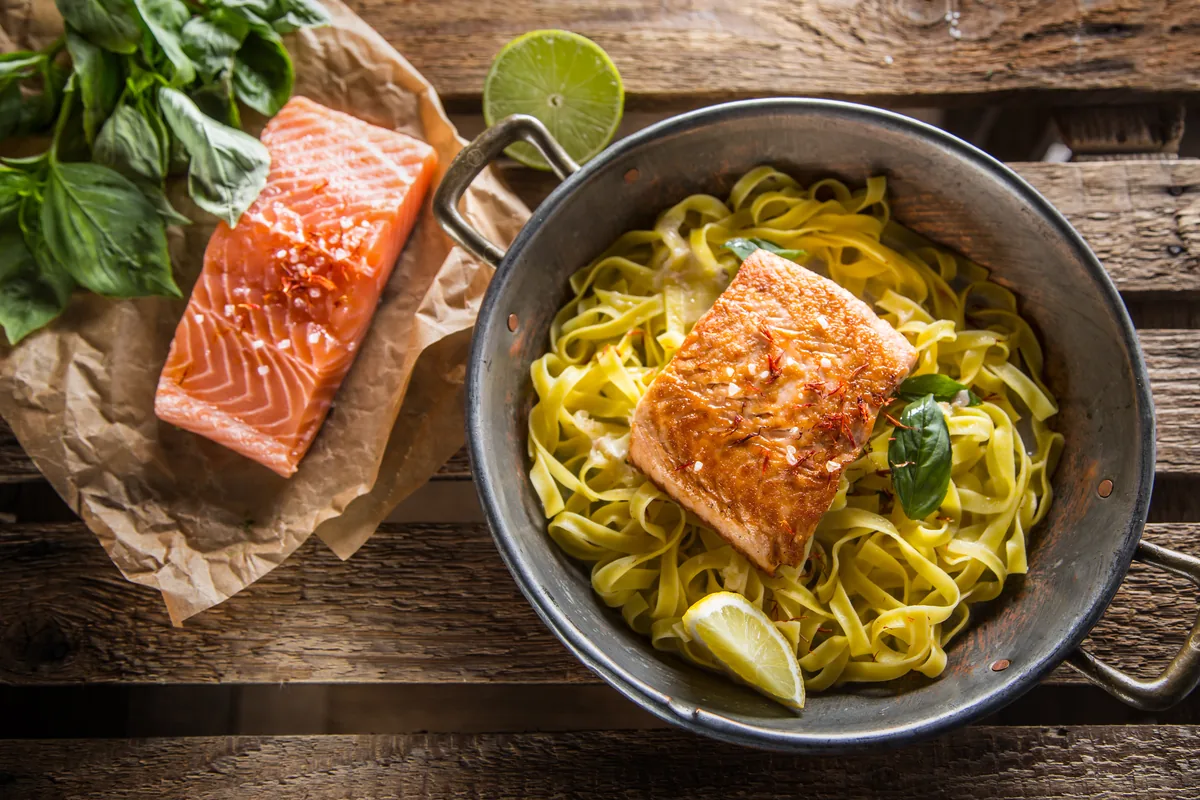 Tagliatelle mit Lachs und Zitrone