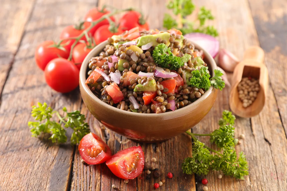 Linsensalat mit Feta und Tomaten