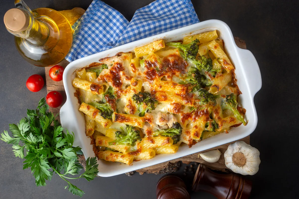 Nudelauflauf mit Brokkoli und Hähnchen