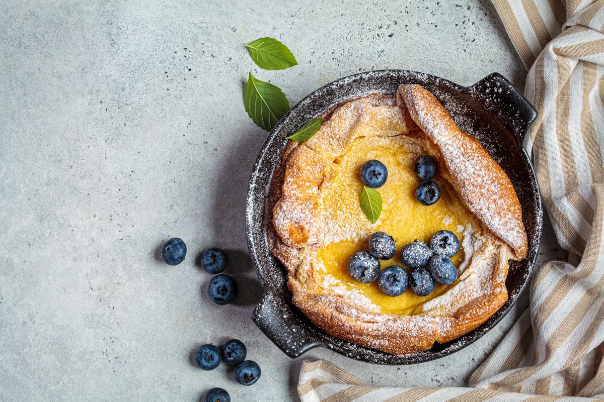 Ofenpfannkuchen mit Blaubeeren