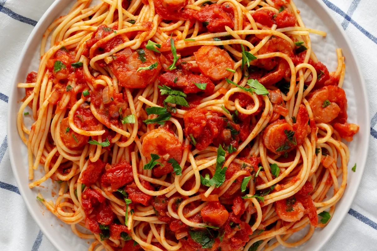 One-Pot-Pasta mit Garnelen und Tomaten