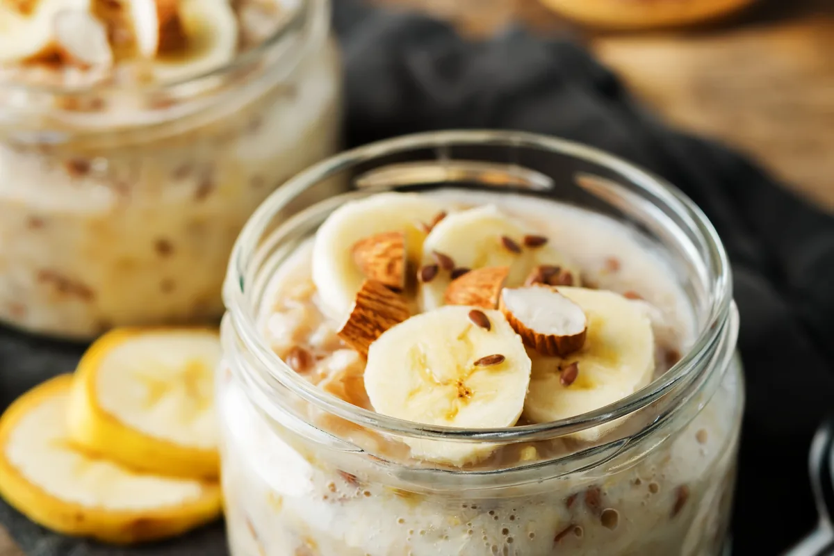 Overnight Oats mit Banane und Leinsamen