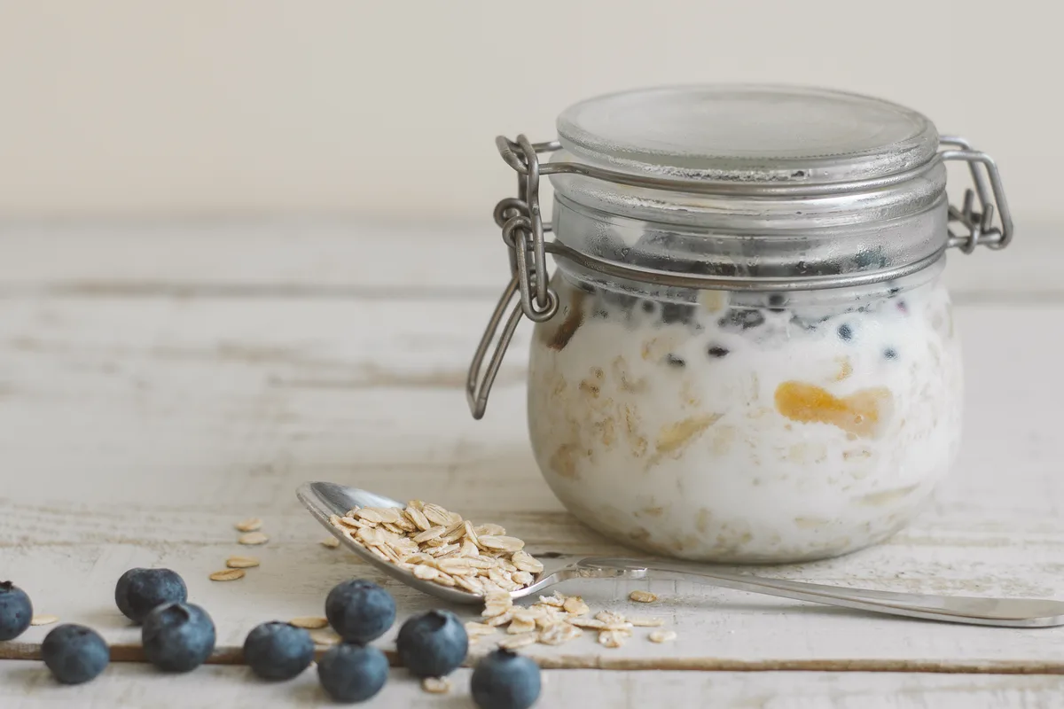 Overnight Oats mit Kokosmilch und Blaubeeren