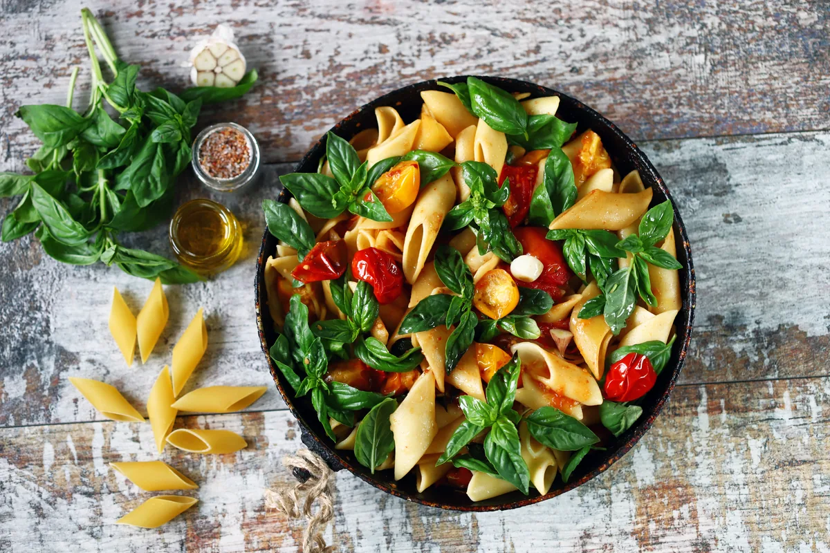 Pasta mit Spinat und Tomaten