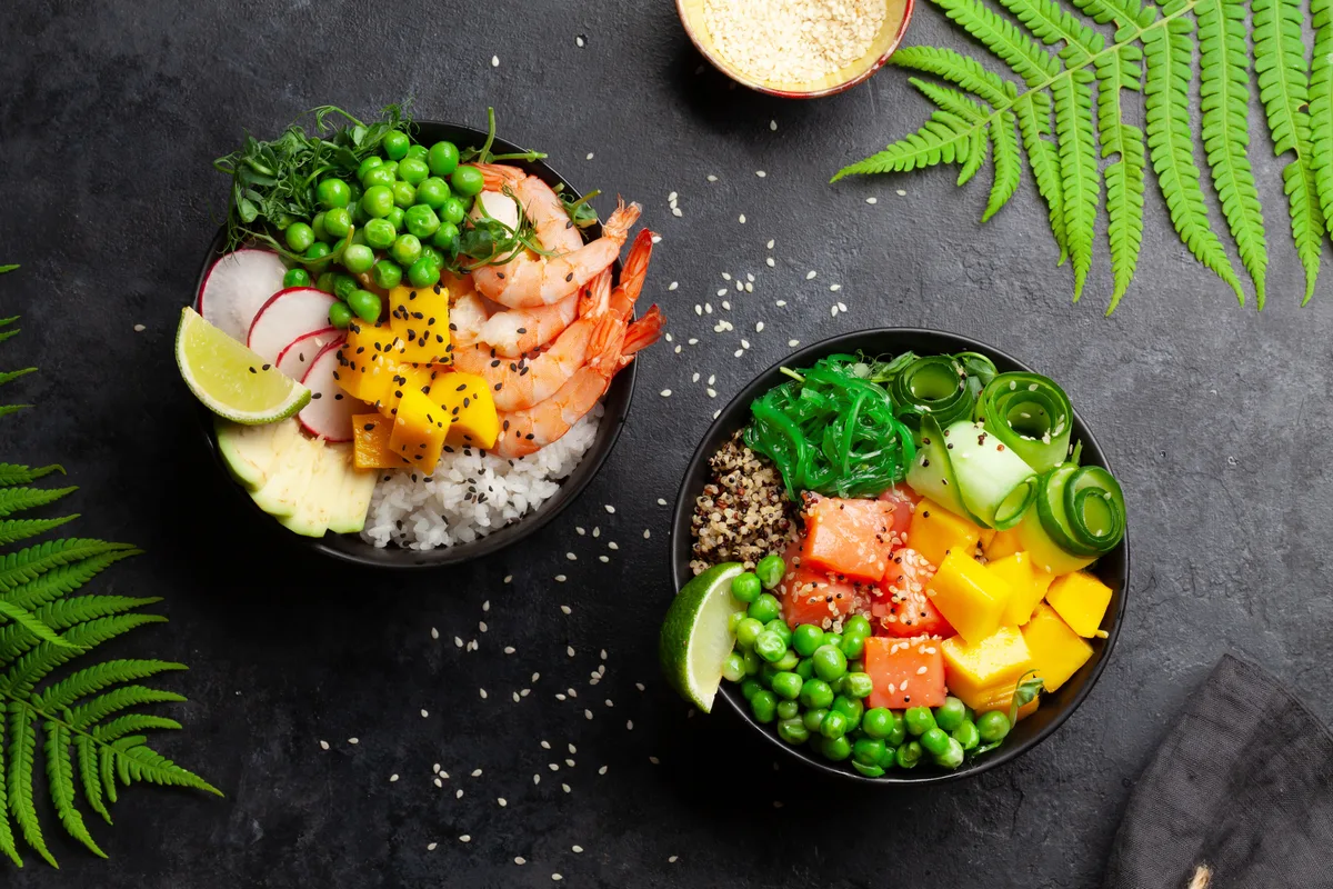 Poke-Bowl mit Garnelen und Mango