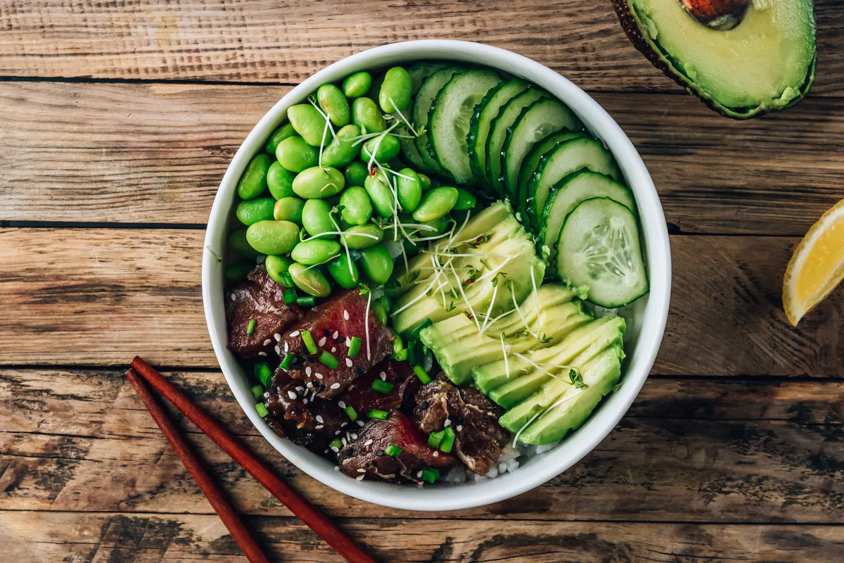 Poke-Bowl mit Thunfisch
