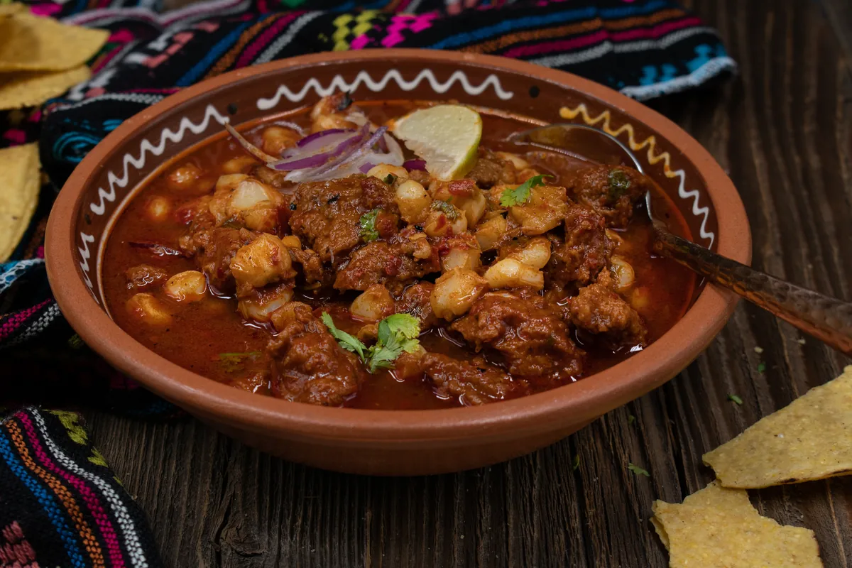 Pozole Rojo mit Seitan