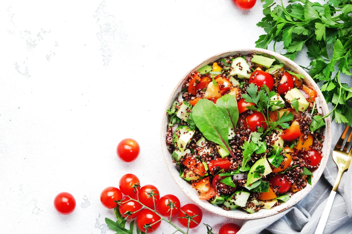 Quinoa-Tabouleh mit Avocado