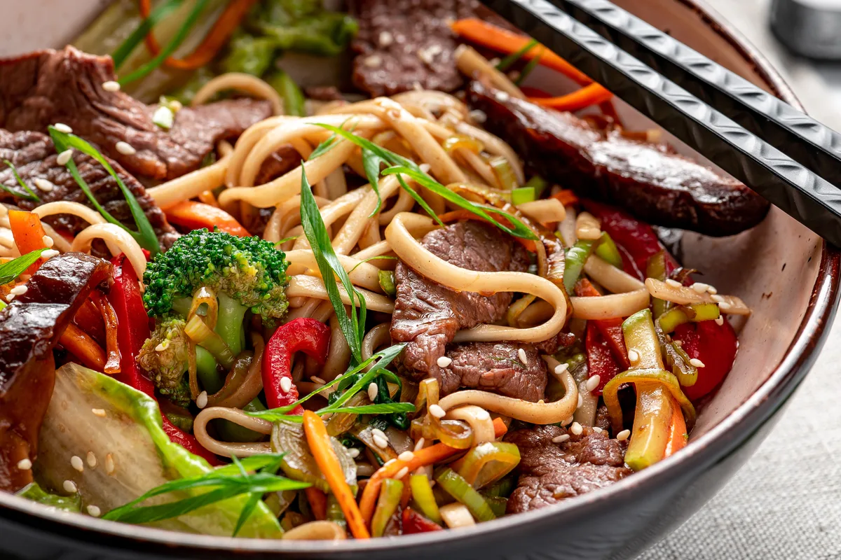 Rind-Udon-Pfanne