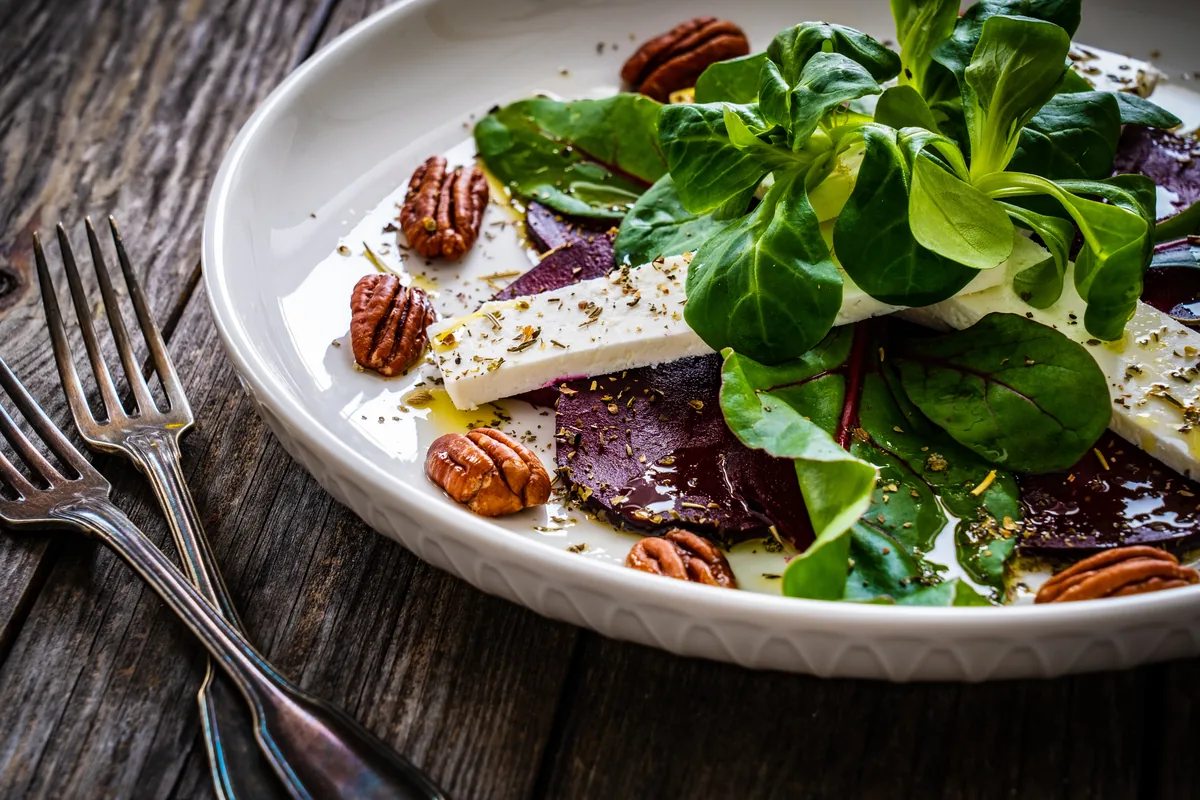 Rote-Bete-Carpaccio mit Ziegenkäse