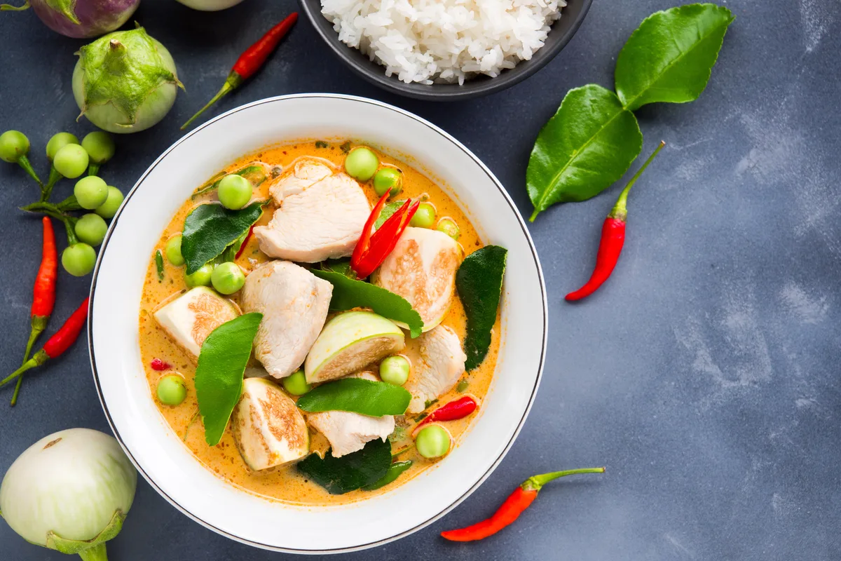 Rotes Thai-Curry mit Hähnchen