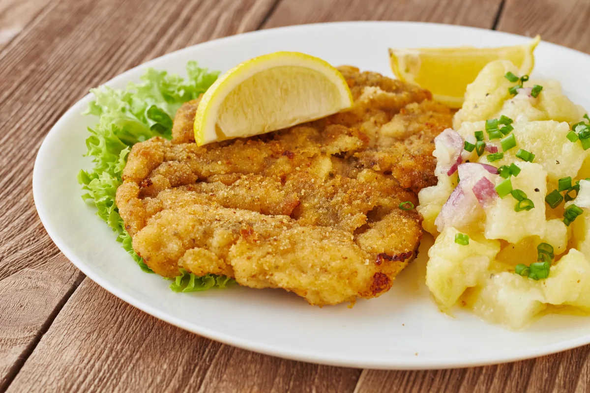 Schnitzel mit Kartoffelsalat