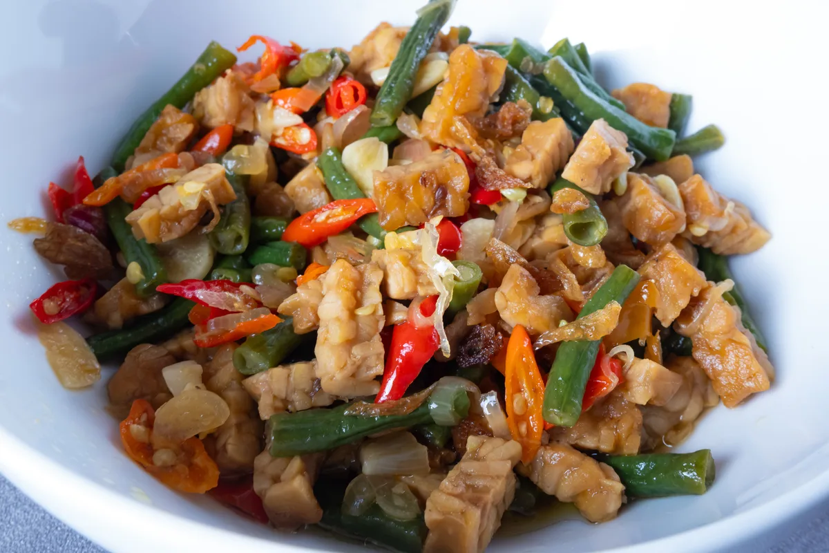 Tempeh mit grünen Bohnen