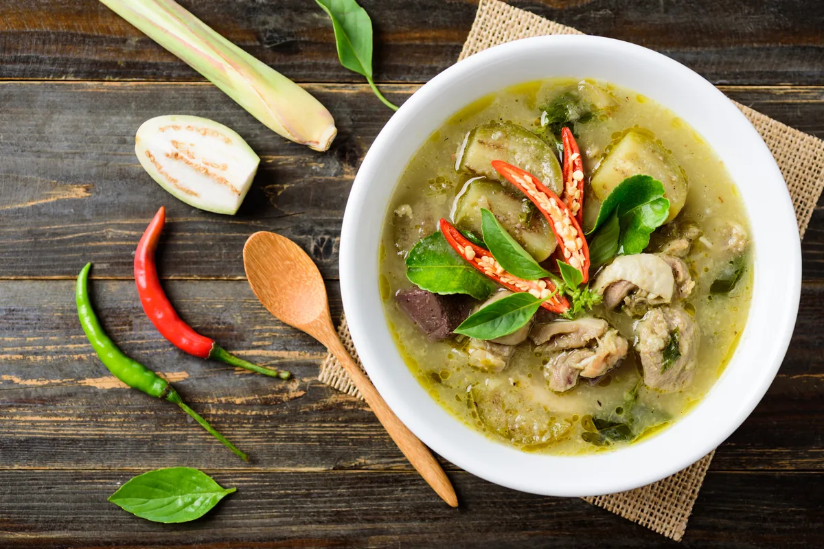 Grünes Thai-Curry mit Hähnchen