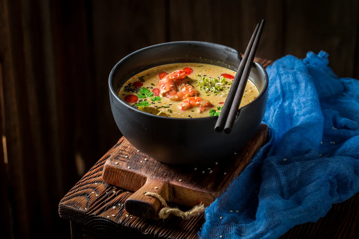 Tom Yum mit Garnelen