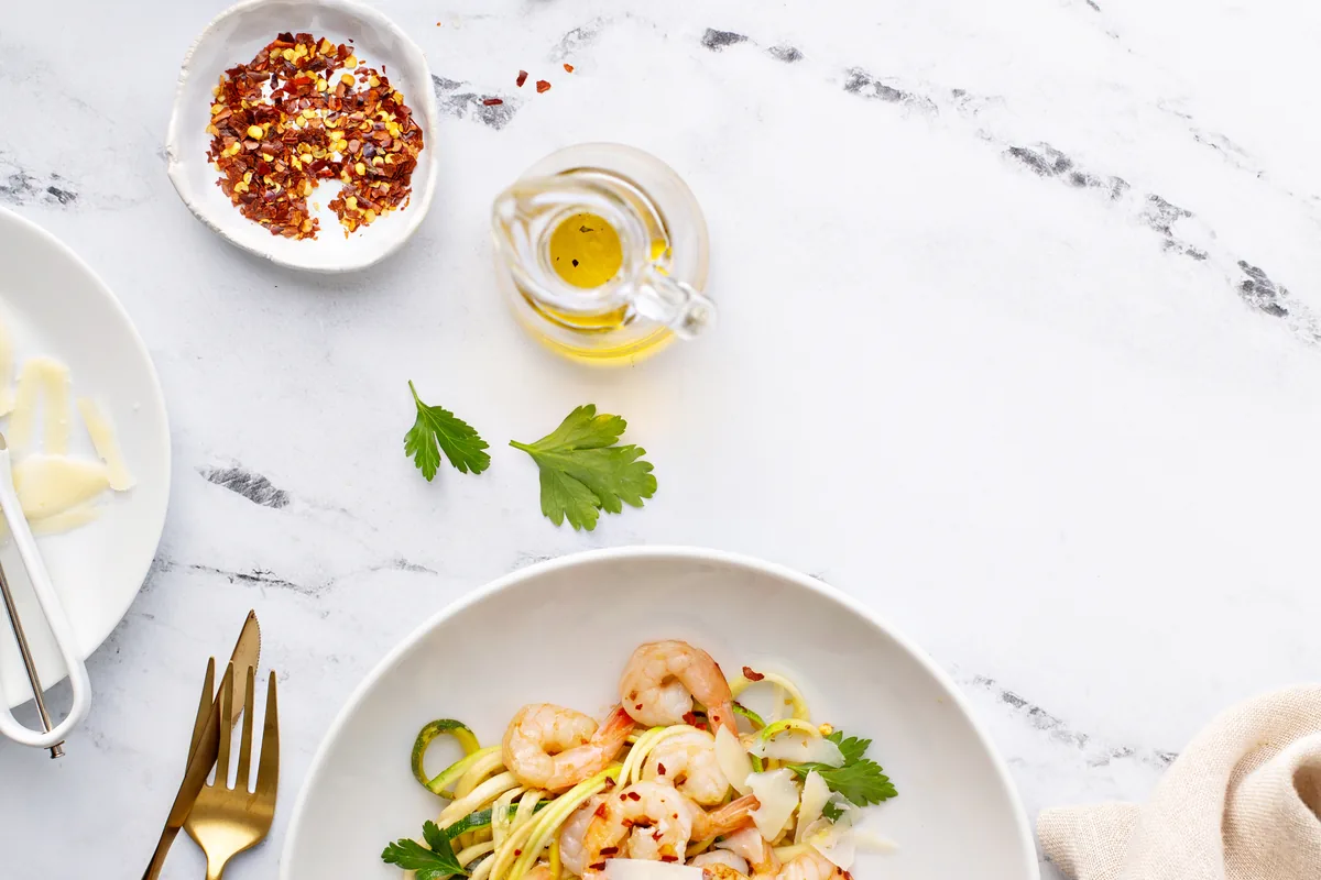 Zucchini-Nudeln mit Garnelen