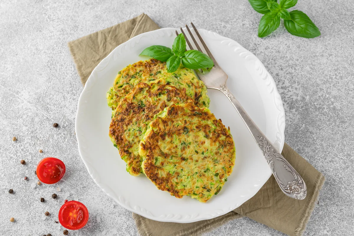 Zucchini-Puffer mit Feta